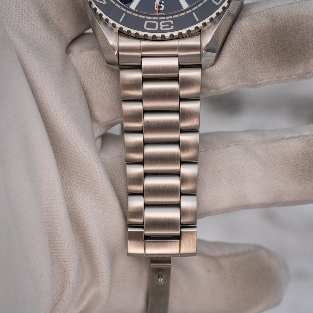 Omega Seamaster Planet Ocean 215.30.44.21.01.001 Black Dial B+P