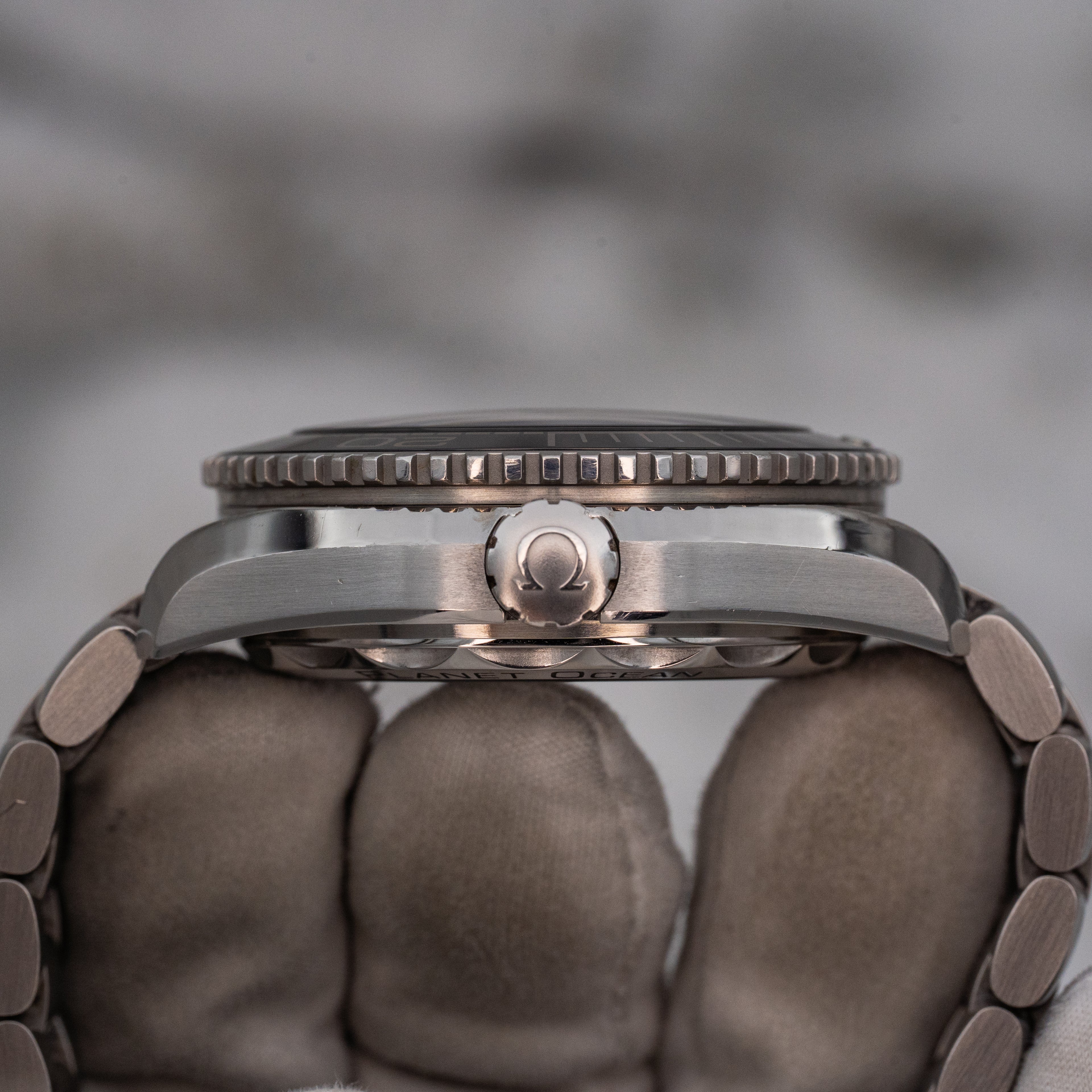 Omega Seamaster Planet Ocean 215.30.44.21.01.001 Black Dial B+P