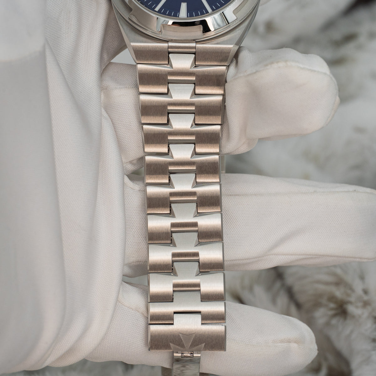 2023 Vacheron Constantin Overseas Dual Time 7900V/110A-B334 Sunburst Blue Dial Stainless Steel B+P