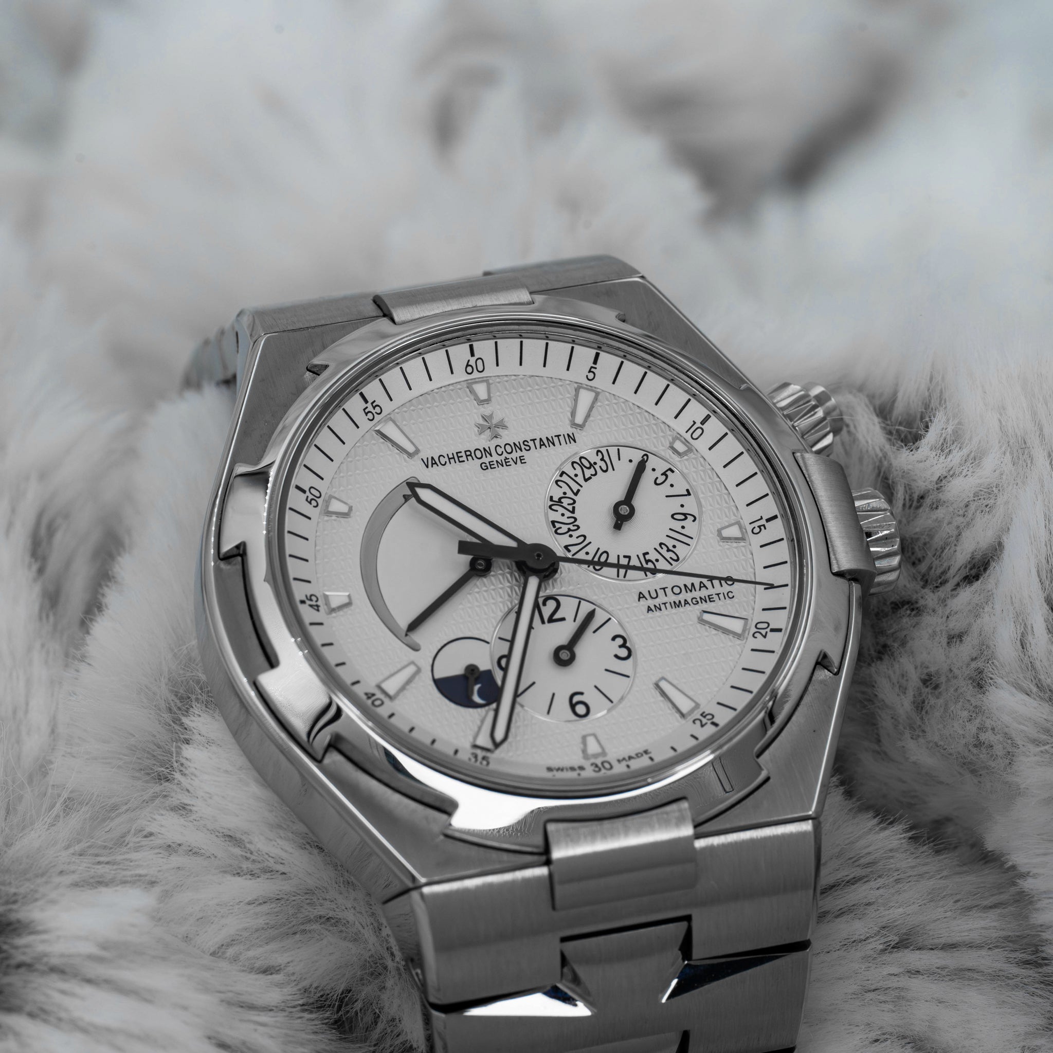 2016 Vacheron Constantin Overseas 47450 Dual Time White Dial on Bracelet B+P