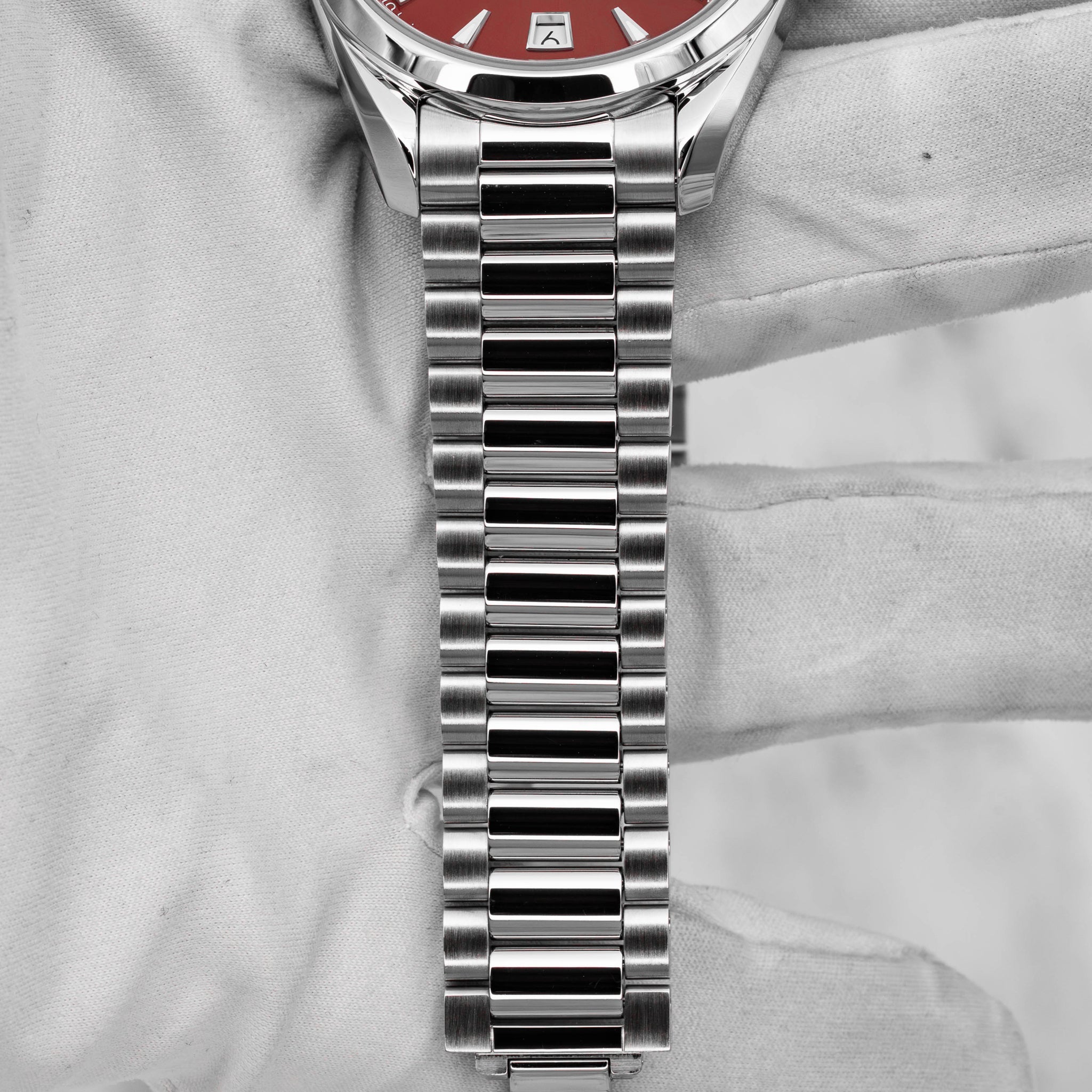 2024 Omega Seamaster Aqua Terra 38 Red Dial on Bracelet 220.10.38.20.13.003 B+P