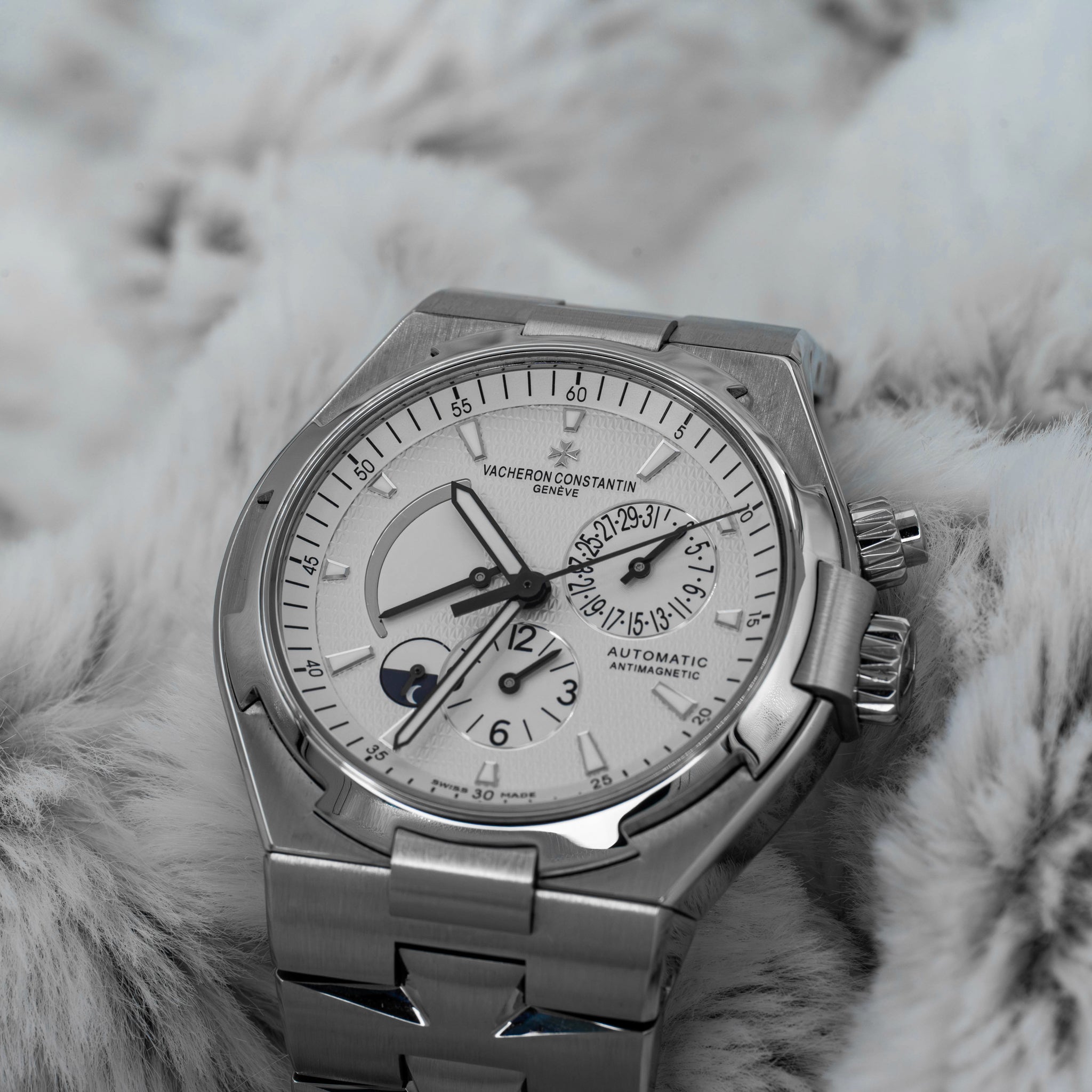 2016 Vacheron Constantin Overseas 47450 Dual Time White Dial on Bracelet B+P
