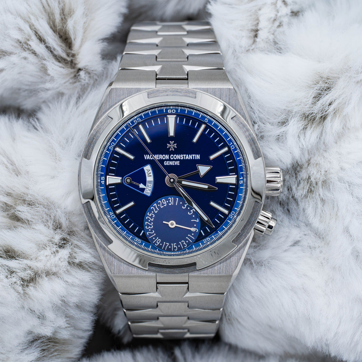 2024 Vacheron Constantin Overseas Dual Time 7920V Sunburst Blue Dial Steel
