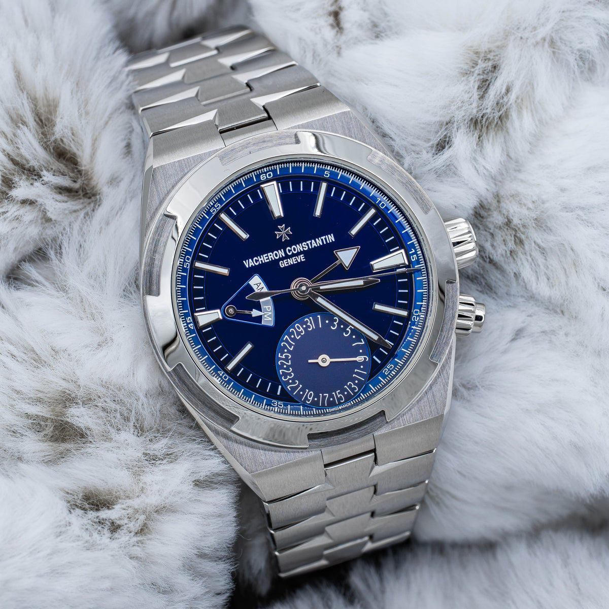 2024 Vacheron Constantin Overseas Dual Time 7920V Sunburst Blue Dial Steel