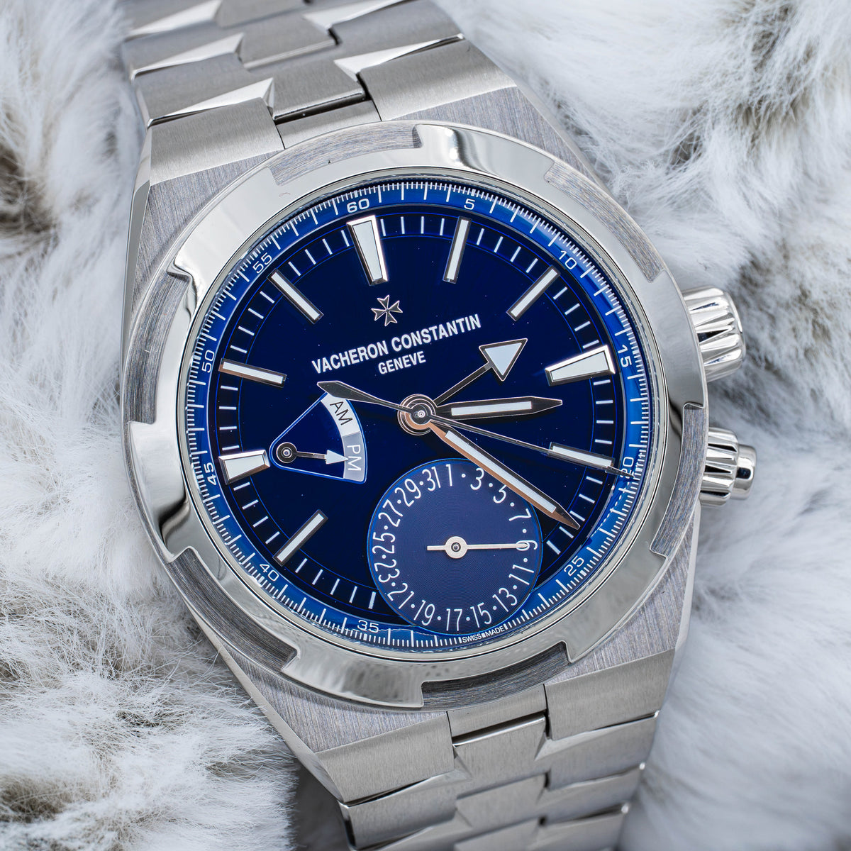 2024 Vacheron Constantin Overseas Dual Time 7920V Sunburst Blue Dial Steel
