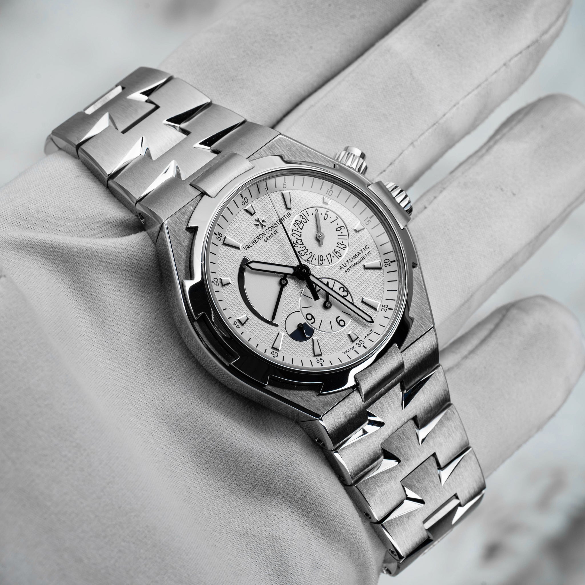2016 Vacheron Constantin Overseas 47450 Dual Time White Dial on Bracelet B+P