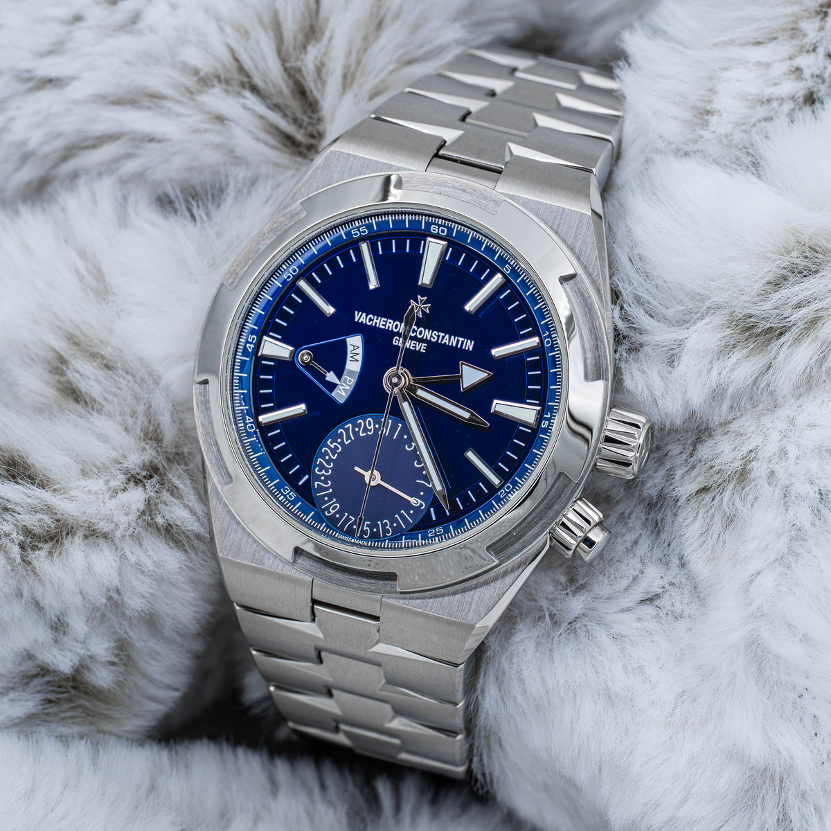 2024 Vacheron Constantin Overseas Dual Time 7920V Sunburst Blue Dial Steel