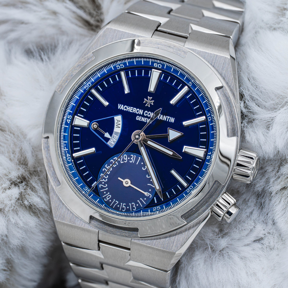 2024 Vacheron Constantin Overseas Dual Time 7920V Sunburst Blue Dial Steel