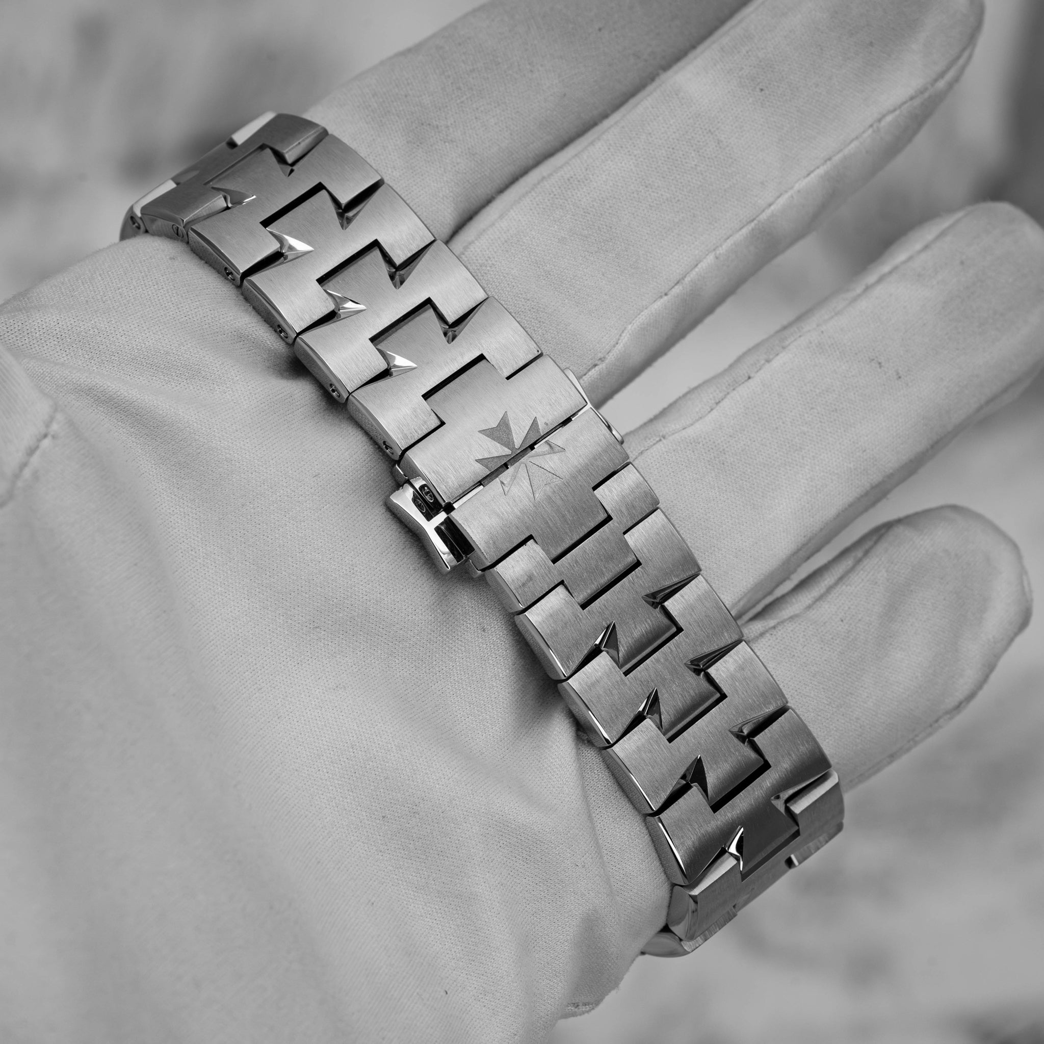 2016 Vacheron Constantin Overseas 47450 Dual Time White Dial on Bracelet B+P