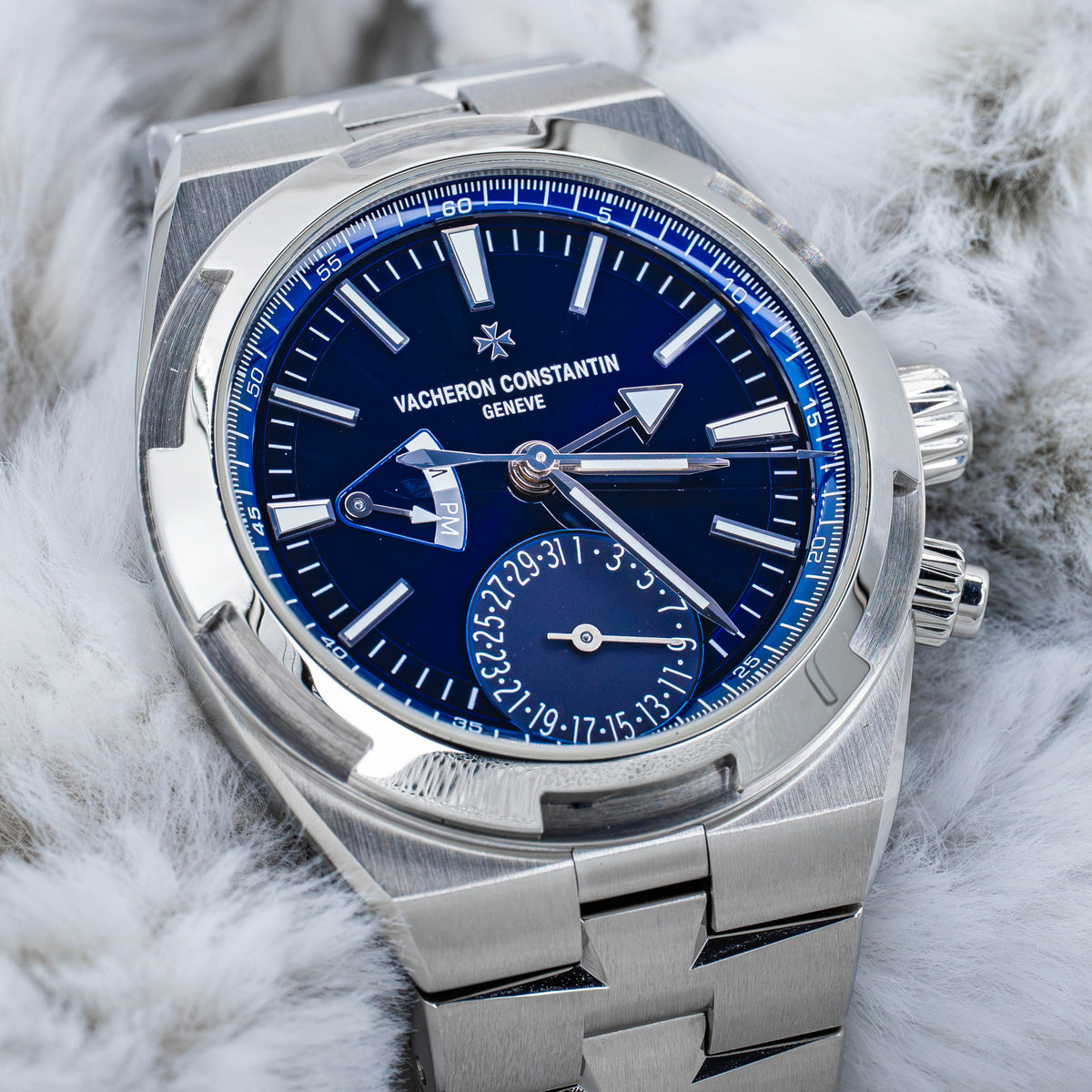2024 Vacheron Constantin Overseas Dual Time 7920V Sunburst Blue Dial Steel