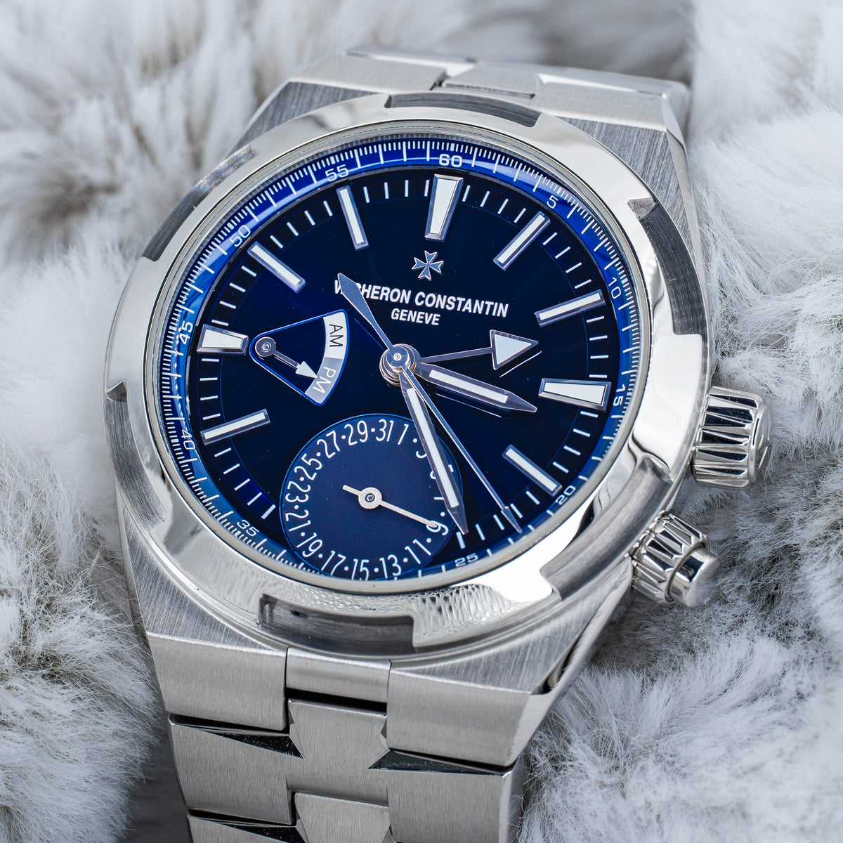 2024 Vacheron Constantin Overseas Dual Time 7920V Sunburst Blue Dial Steel