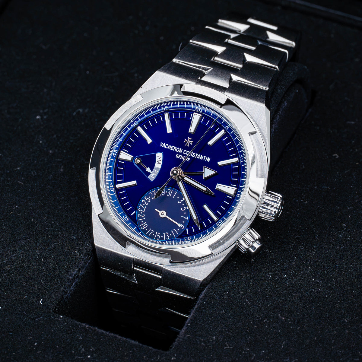 2024 Vacheron Constantin Overseas Dual Time 7920V Sunburst Blue Dial Steel