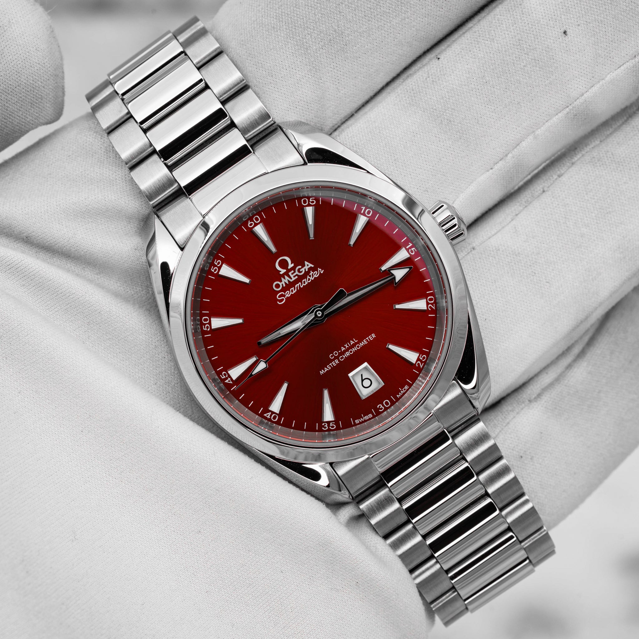 2024 Omega Seamaster Aqua Terra 38 Red Dial on Bracelet 220.10.38.20.13.003 B+P